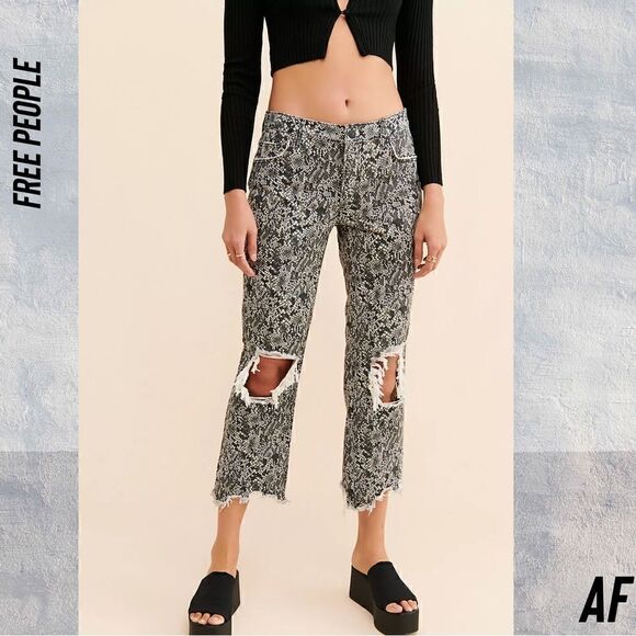 FREE PEOPLE MAGGIE MID RISE SNAKESKIN PRINTED JEANS NWT SIZE 25 DISTRESSED - Picture 1 of 7